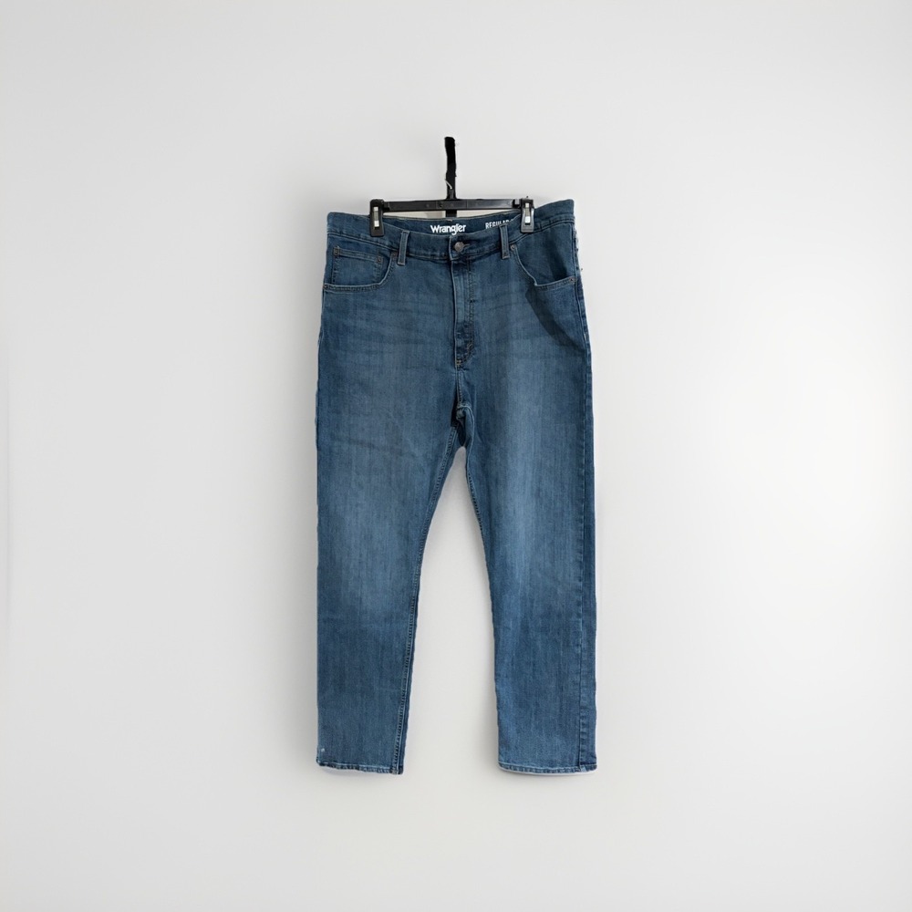 Wrangler mens regular fit jeans denim stretch wash waist 36 inseam 32 EUC A12